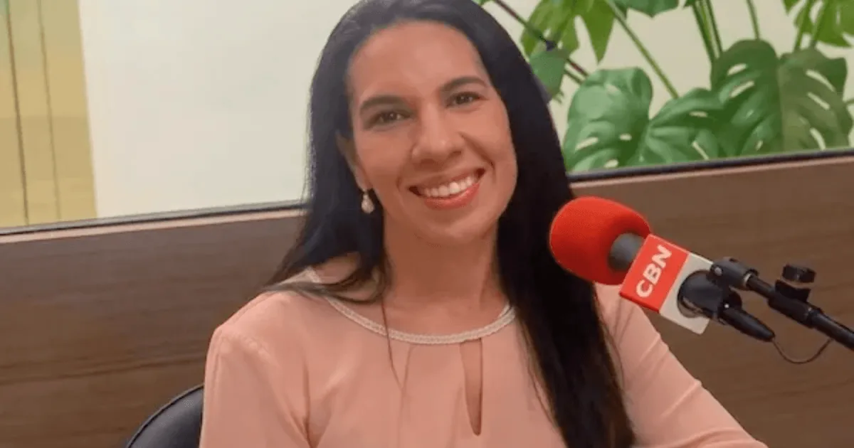 Dra. Danielle de Lara em entrevista para a rádio CBN, ilustrando matéria sobre prevenção de AVC